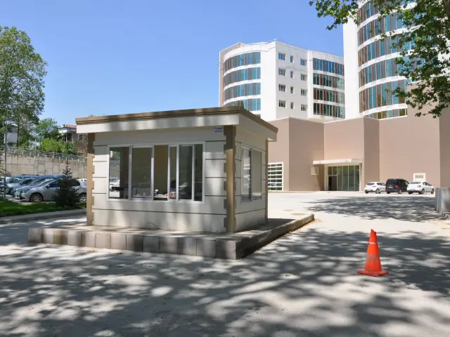 Stone-effect MetroCity security booth in a hospital car park with a clear view across the entrance