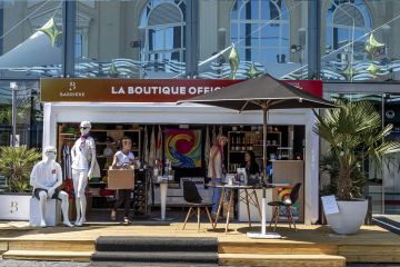 Paris Hotel Cafeteria: GRP Kiosk